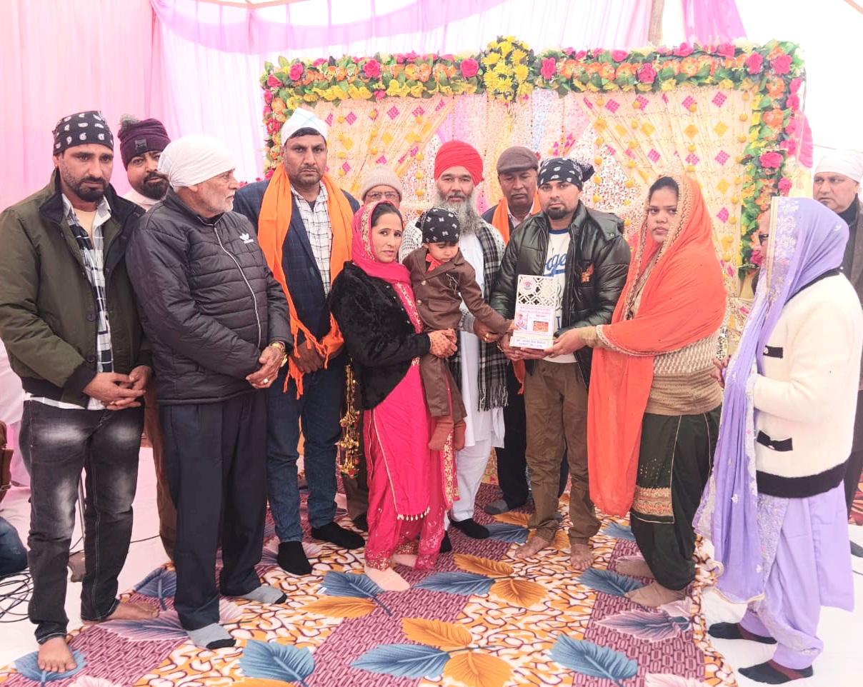 Adarsh ??Social Welfare Society Punjab felicitated Badpagga family who celebrated daughter's Lohri